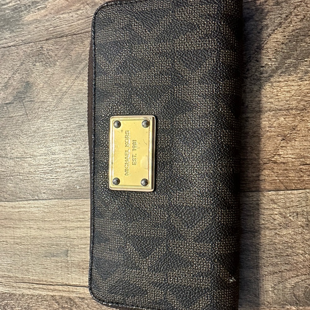 Michael kors wallet